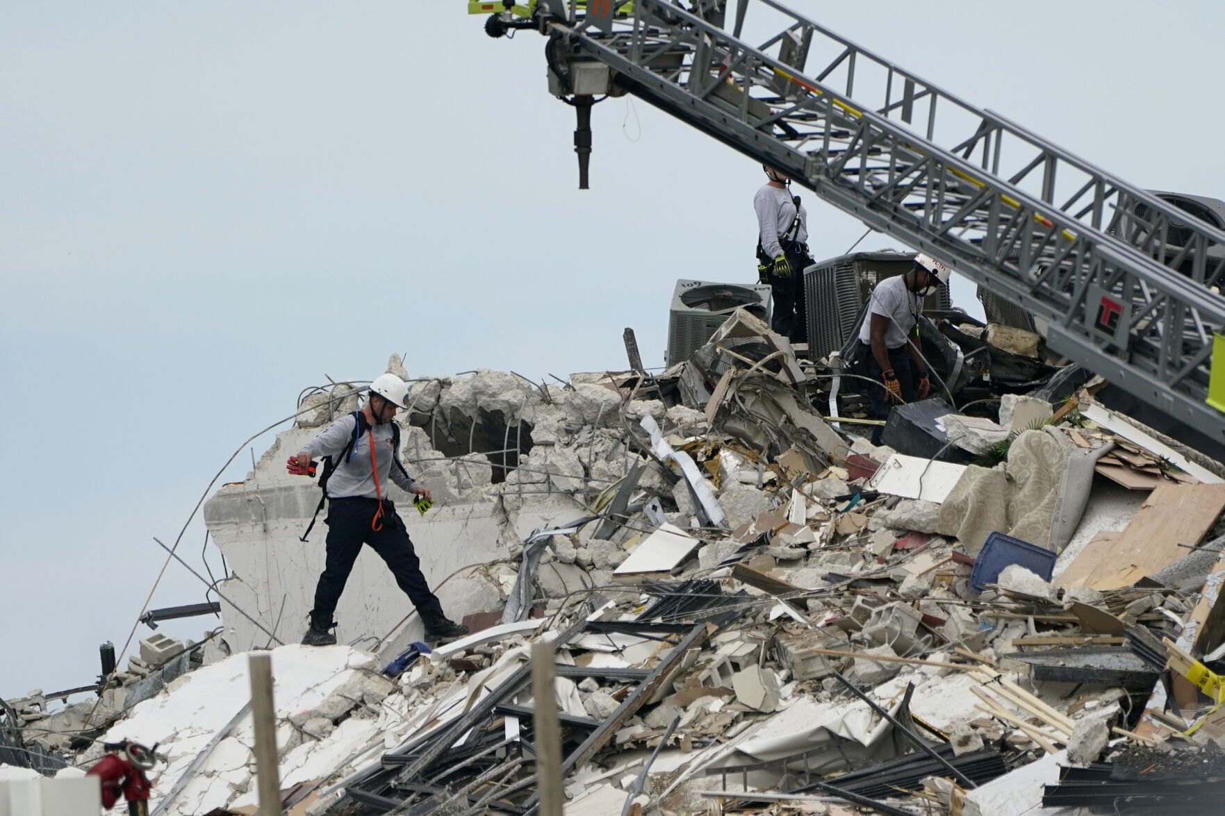 APTOPIX Building Collapse Miami